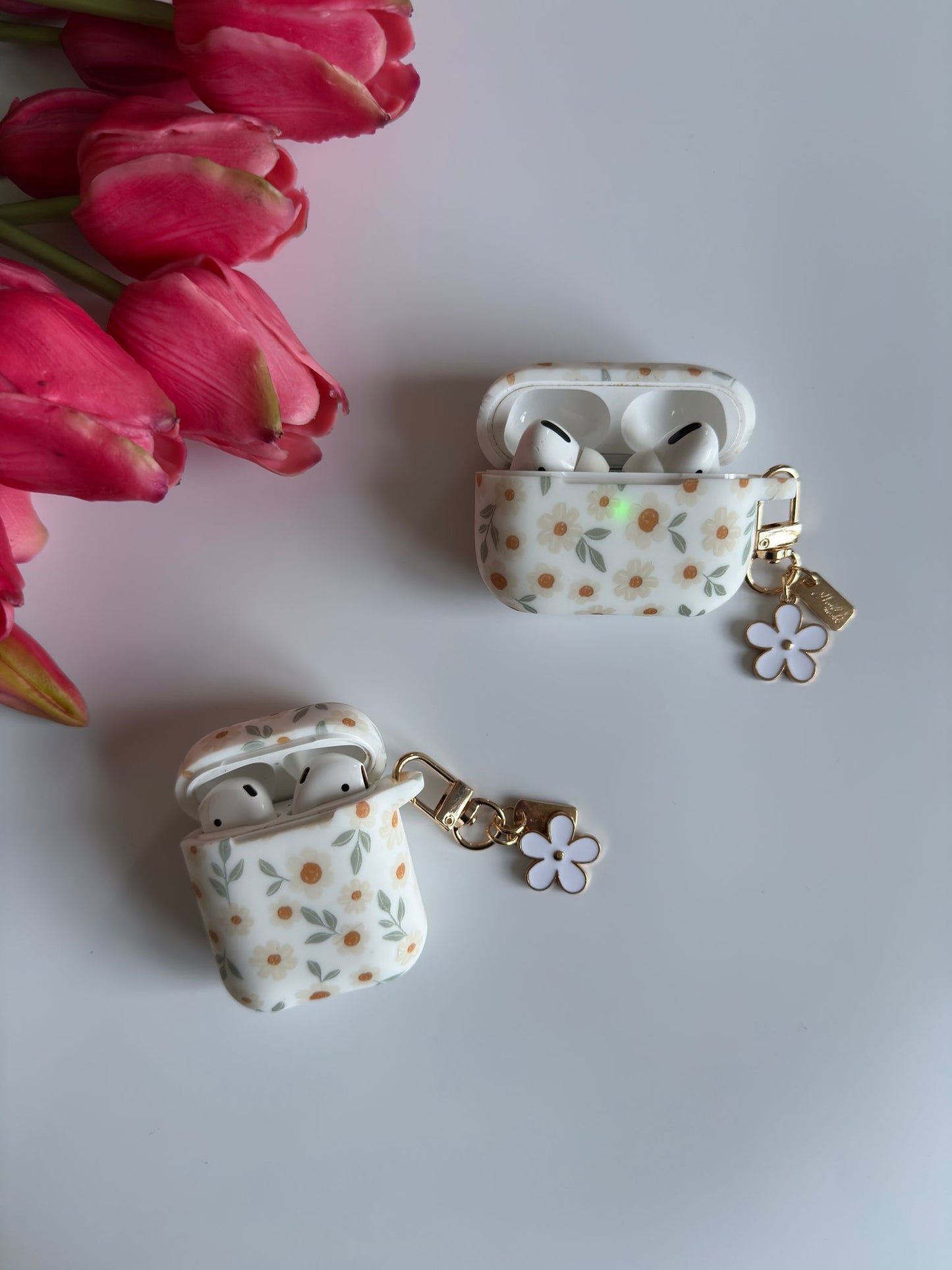 Adorable Daisy Flowers Air Pods Case